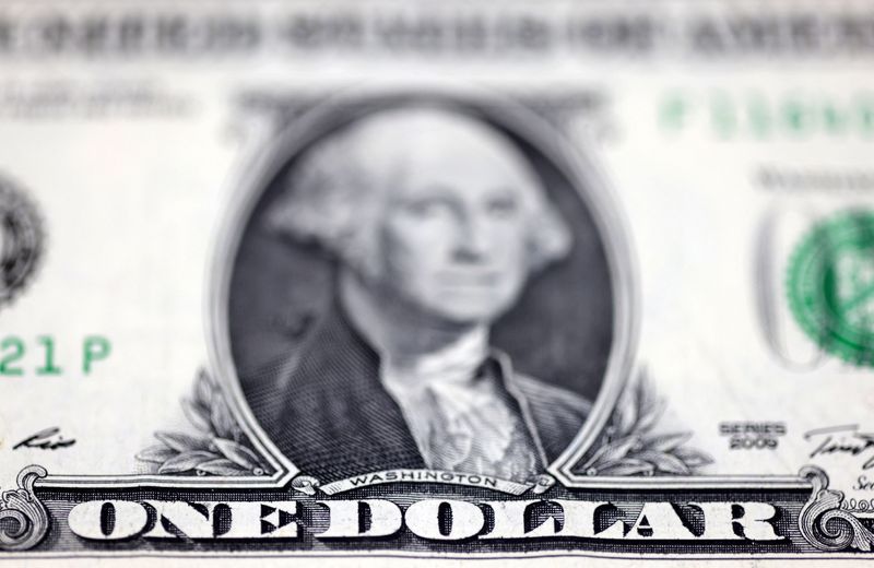 Le dollar ignore la dégradation de Fitch aux États-Unis et progresse grâce à de solides données sur l’emploi